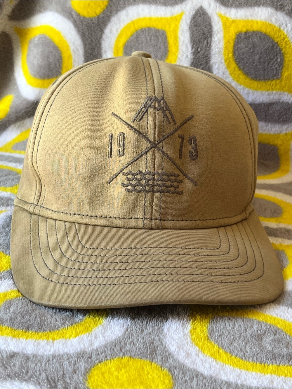 Timberland rare distressed sample Men's Khaki Mountain Logo Baseball Cap hat